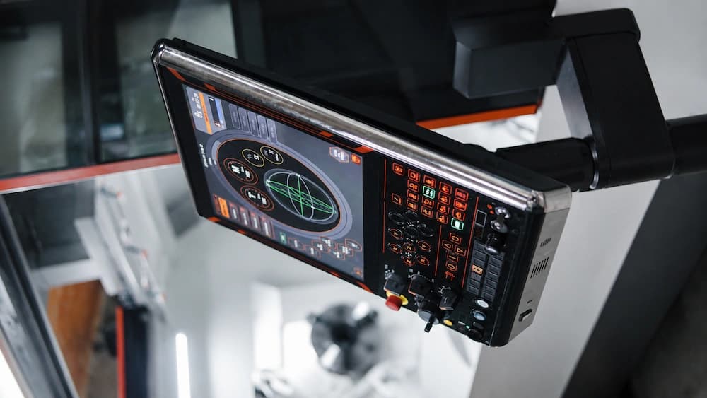 Steuerung einer CNC-Maschine bei Oltrop Zerspanungstechnik