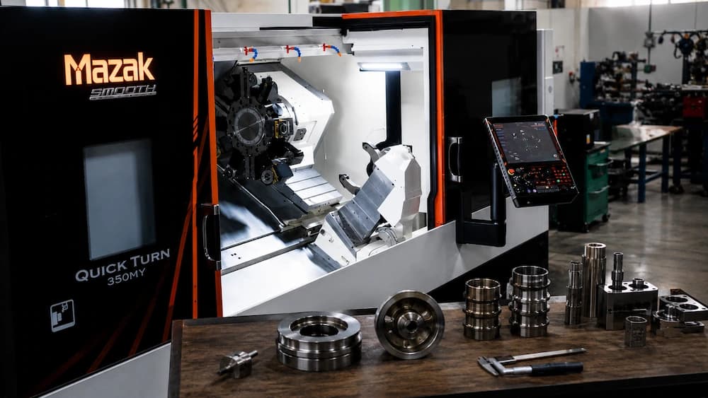 Mazak Integrex 50 CNC-Drehmaschine bei der Bearbeitung eines Werkstücks